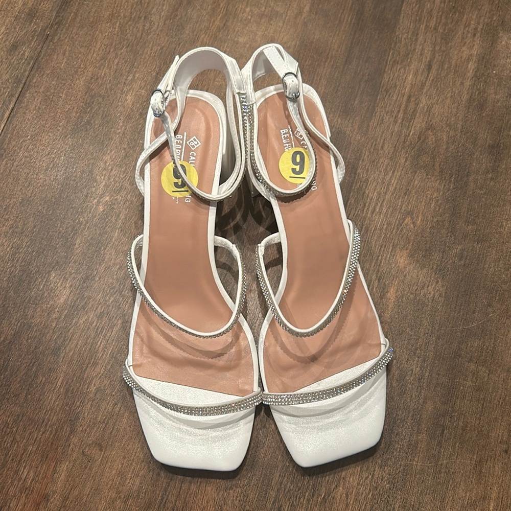 [NWT] CALL IT SPRING | White chic sandals | Sparkles and chunky heals | Size 9